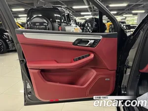 Porsche Macan, 2022 — миниатюра 8