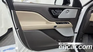 Lincoln Aviator, 2023 — миниатюра 14