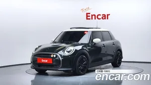 Mini Cooper, 2022 — миниатюра 1