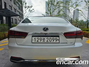 Lexus LS, 2022 — миниатюра 6