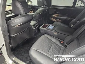 Lexus LS, 2022 — миниатюра 9