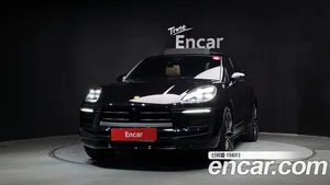 Porsche Macan, 2023 — миниатюра 3