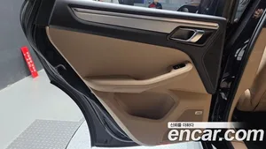 Porsche Macan, 2023 — миниатюра 15