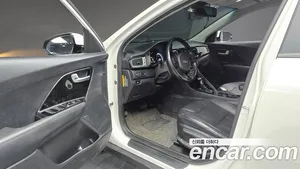 Kia Niro, 2016 — миниатюра 10