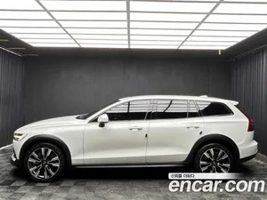 Volvo V60, 2022 — миниатюра 3
