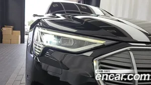 Audi e-tron, 2022 — миниатюра 8