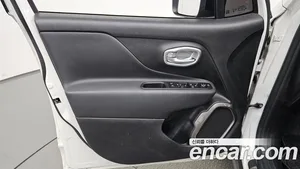 Jeep Renegade, 2023 — миниатюра 13