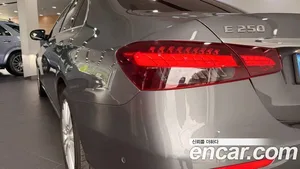 Mercedes-Benz E-Class, 2022 — миниатюра 12