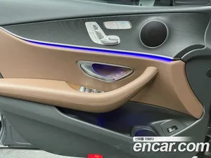 Mercedes-Benz E-Class, 2022 — миниатюра 12