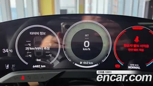 Porsche Taycan, 2025 — миниатюра 14