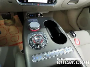Genesis GV60, 2022 — миниатюра 13