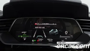 Audi e-tron, 2022 — миниатюра 10