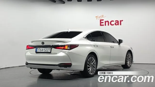 Lexus ES, 2025 — фото автомобиля из Кореи