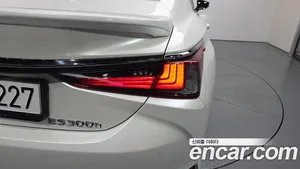 Lexus ES, 2025 — миниатюра 8
