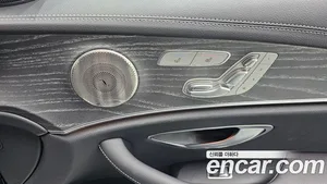 Mercedes-Benz E-Class, 2022 — миниатюра 26