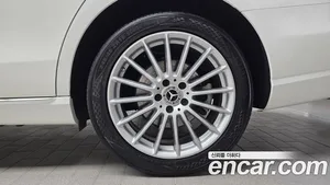 Mercedes-Benz E-Class, 2022 — миниатюра 6