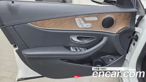 Mercedes-Benz E-Class, 2022 — миниатюра 13