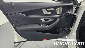 Mercedes-Benz E-Class, 2022 — миниатюра 14