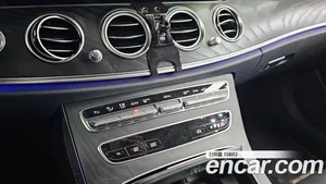 Mercedes-Benz E-Class, 2022 — миниатюра 32