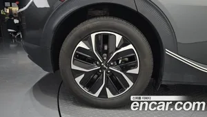 Kia EV6, 2023 — миниатюра 6