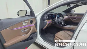 Mercedes-Benz E-Class, 2022 — миниатюра 12