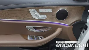 Mercedes-Benz E-Class, 2022 — миниатюра 28