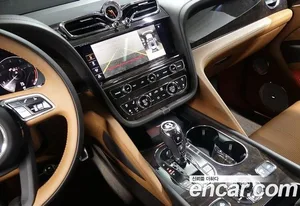 Bentley Bentayga, 2022 — миниатюра 11