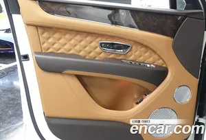 Bentley Bentayga, 2022 — миниатюра 13