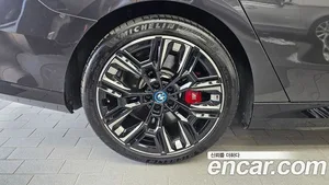BMW i5, 2023 — миниатюра 5