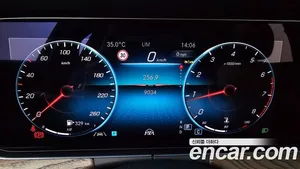 Mercedes-Benz E-Class, 2023 — миниатюра 11