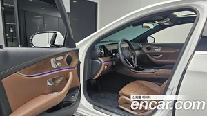 Mercedes-Benz E-Class, 2023 — миниатюра 13