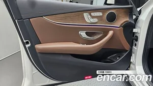 Mercedes-Benz E-Class, 2023 — миниатюра 14