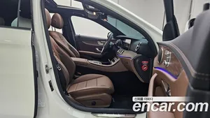 Mercedes-Benz E-Class, 2023 — миниатюра 16