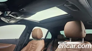 Mercedes-Benz E-Class, 2023 — миниатюра 33
