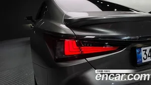 Lexus ES, 2025 — миниатюра 9