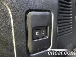 Land Rover Defender, 2023 — миниатюра 13