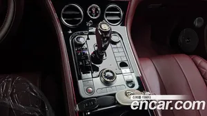 Bentley Continental, 2020 — миниатюра 9