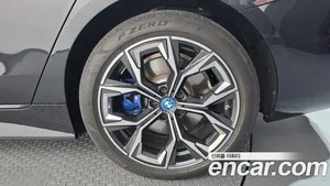 BMW i4, 2023 — миниатюра 7
