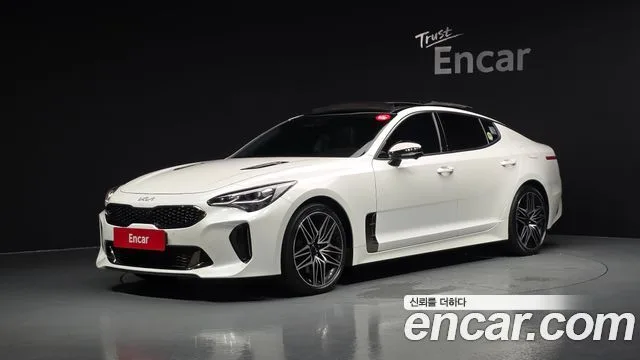 Kia Stinger, 2022 — фото автомобиля из Кореи