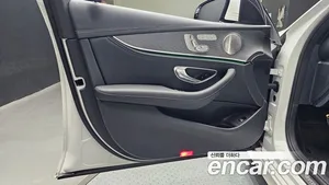 Mercedes-Benz E-Class, 2022 — миниатюра 14