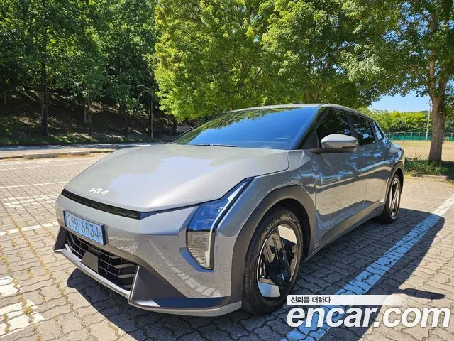 Kia EV4, 2025 — фото автомобиля из Кореи