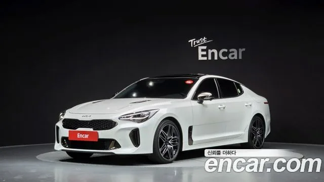 Kia Stinger, 2022 — фото автомобиля из Кореи