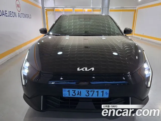 Kia EV4, 2025 — фото автомобиля из Кореи