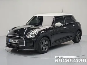 Mini Cooper, 2023 — миниатюра 1
