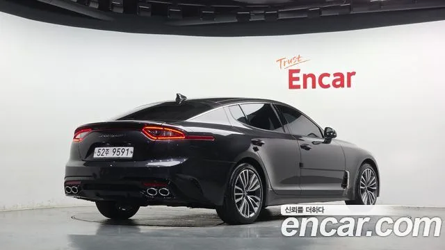 Kia Stinger, 2018 — фото автомобиля из Кореи