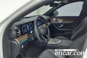 Mercedes-Benz E-Class, 2023 — миниатюра 13