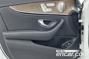 Mercedes-Benz E-Class, 2023 — миниатюра 15