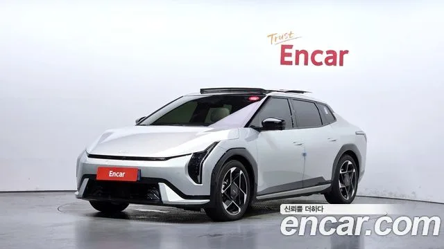 Kia EV4, 2025 — фото автомобиля из Кореи