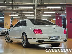 Bentley Flying Spur, 2022 — миниатюра 6
