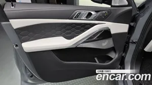 BMW X6M, 2025 — миниатюра 13